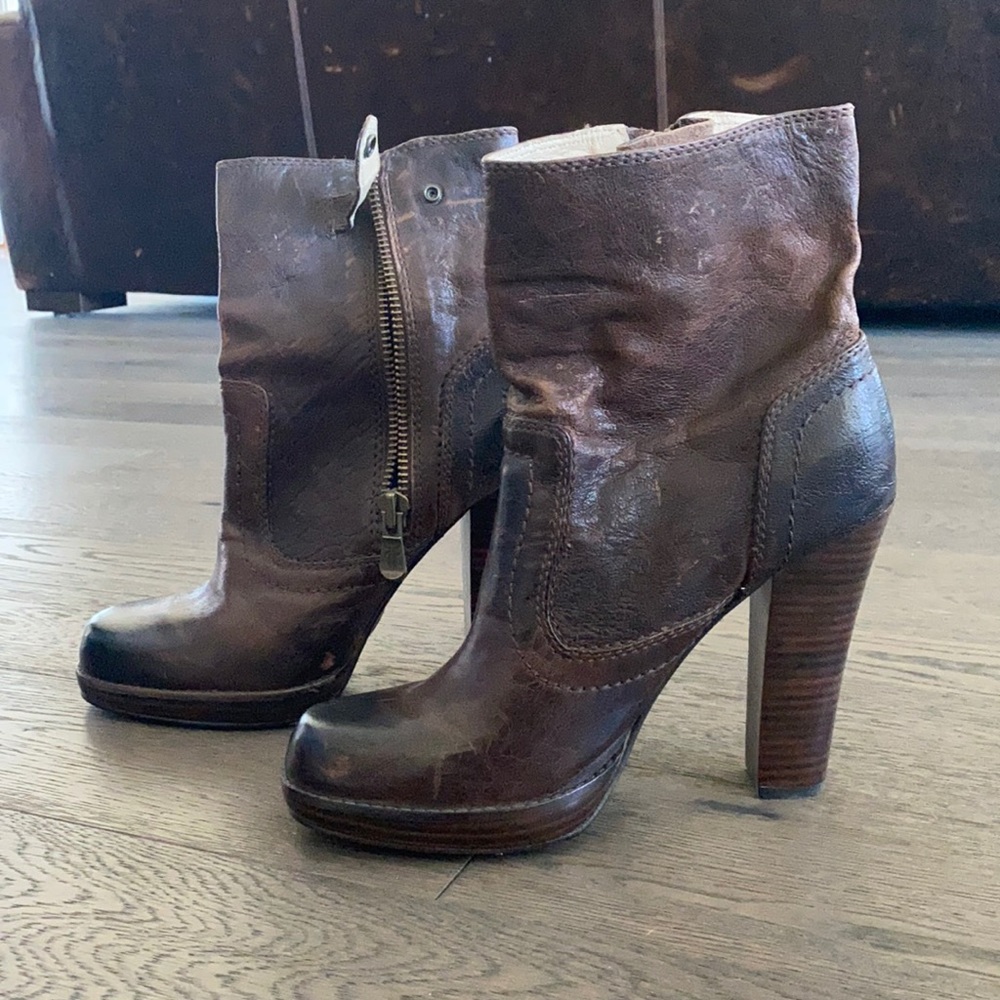 Frye ankle boot platform heel
